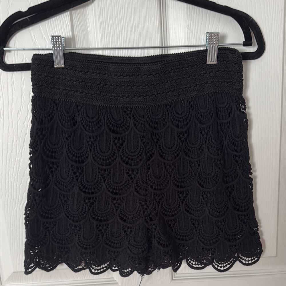 Boutique woven lady short with stretchy waist size XL but fits like a M/L